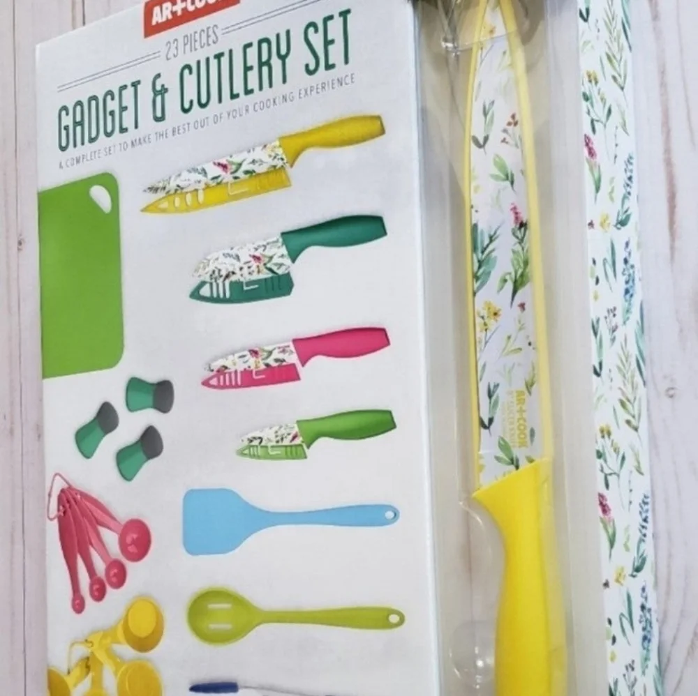 Art & Cook 23-Pc. Kitchen Gadget & Cutlery Gift Set NWT in Gift Box